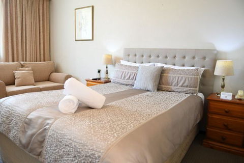 Cotswold Gardens - Darwin Holiday 3