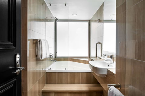 Sheraton Grand Mirage Resort, Gold Coast - Darwin Holiday 20