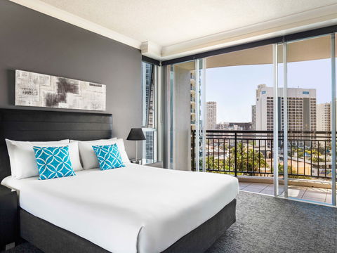 Mantra Towers of Chevron Surfers - Darwin Holiday 8