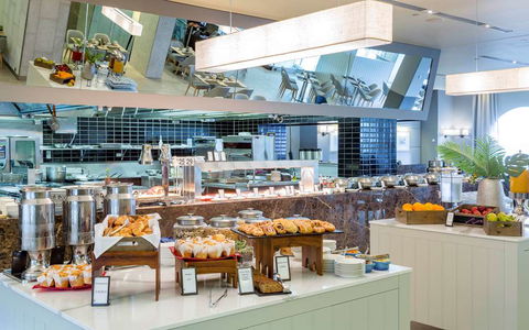 Hilton Surfers Paradise Hotel - Darwin Holiday 10