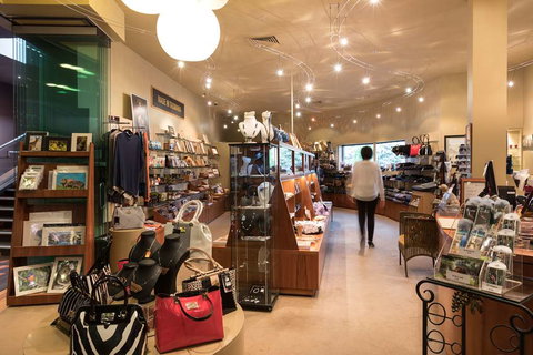 Wrest Point Hotel & Casino - Darwin Holiday 17