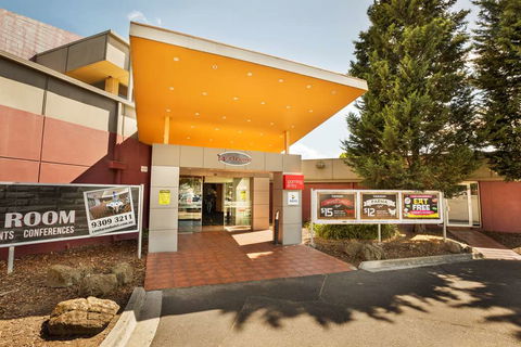 Nightcap At Coolaroo Hotel - Darwin Holiday 0