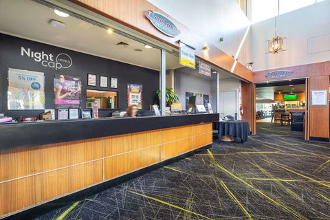 Nightcap At Coolaroo Hotel - Darwin Holiday 16