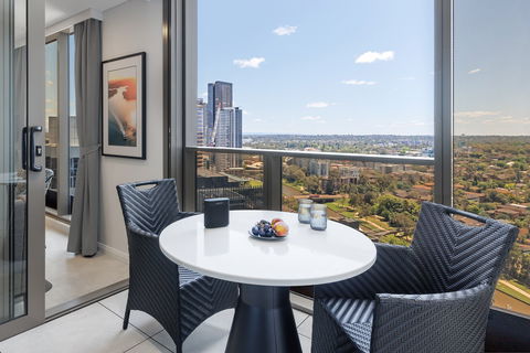 Meriton Suites George St - Darwin Holiday 5