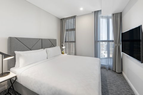 Meriton Suites George St - Darwin Holiday 8