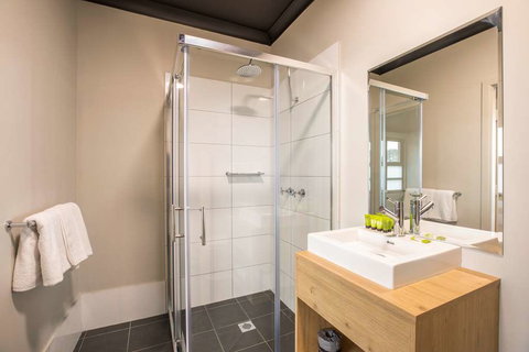 Nightcap at Chester Hill Hotel - Darwin Holiday 0