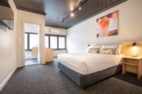 Nightcap at Chester Hill Hotel - Darwin Holiday 3