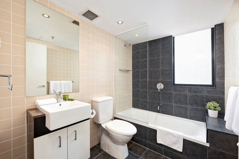 Astra Apartments Parramatta - Darwin Holiday 7
