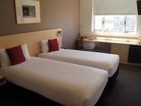 Hotel Ibis Sydney Olympic Park - Darwin Holiday 5