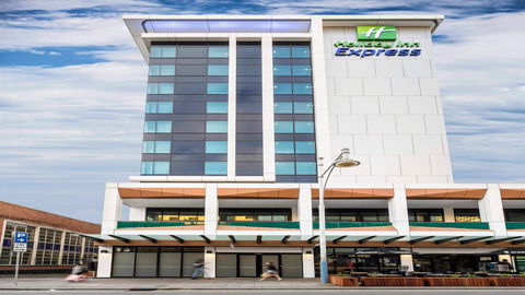 Holiday Inn Express Adelaide City Centre - Darwin Holiday 1