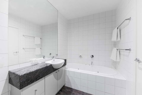 Adina Apartment Hotel On Flinders Street - Darwin Holiday 9