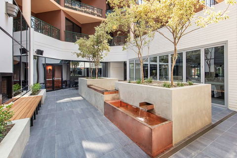 Amora Hotel Riverwalk Melbourne - Darwin Holiday 2