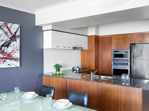 Mantra Towers of Chevron Surfers - Darwin Holiday 11