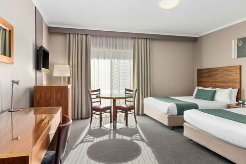 Quality Hotel Dickson - Darwin Holiday 1