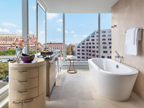 Sofitel Sydney Darling Harbour - Darwin Holiday 3