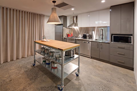 Zara Tower Serviced Apartments - Darwin Holiday 9