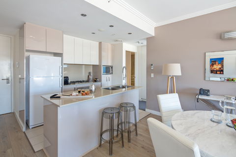 Zara Tower Serviced Apartments - Darwin Holiday 11