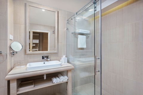 Crowne Plaza Alice Springs Lasseters - Darwin Holiday 3