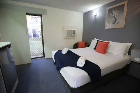 Emerald Central Hotel - Darwin Holiday 6