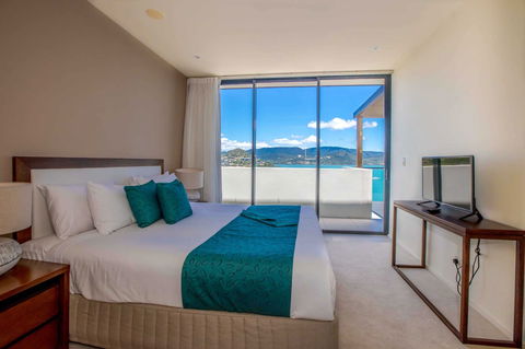 Mirage Whitsundays - Darwin Holiday 1