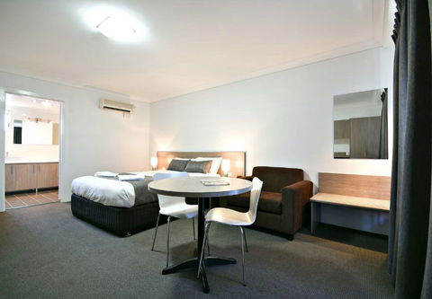 The Aberdeen Motel - Darwin Holiday 0