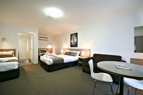 The Aberdeen Motel - Darwin Holiday 2