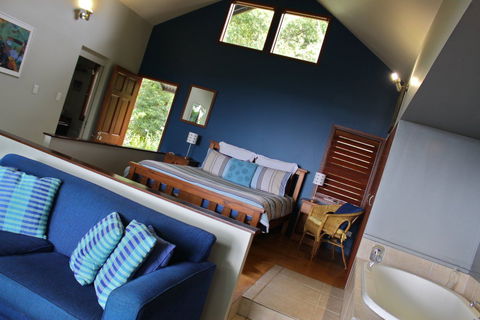 Mountain Edge Studios - Darwin Holiday 1