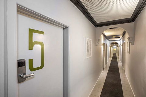 Skyways Hotel - Darwin Holiday 1