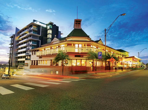 Oaks Grand Gladstone - Darwin Holiday 0