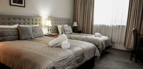 Cotswold Gardens - Darwin Holiday 2