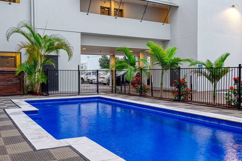 The Palmer Collective - Darwin Holiday 12