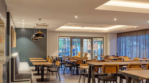 The Palmer Collective - Darwin Holiday 13