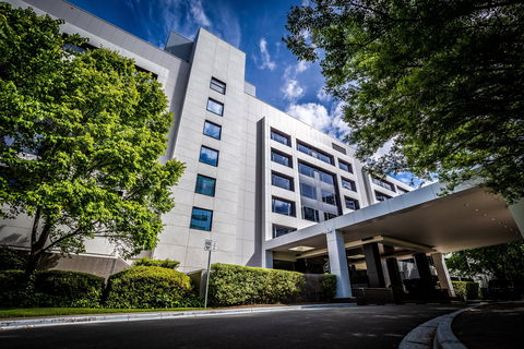 Crowne Plaza Canberra - Darwin Holiday 1