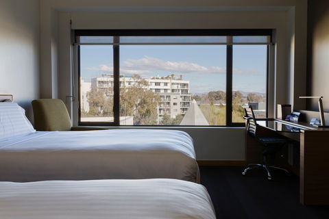 Crowne Plaza Canberra - Darwin Holiday 4