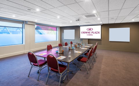 Crowne Plaza Canberra - Darwin Holiday 8