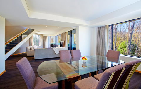 Crowne Plaza Canberra - Darwin Holiday 13
