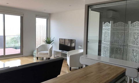 Beachside Apartments - Darwin Holiday 1