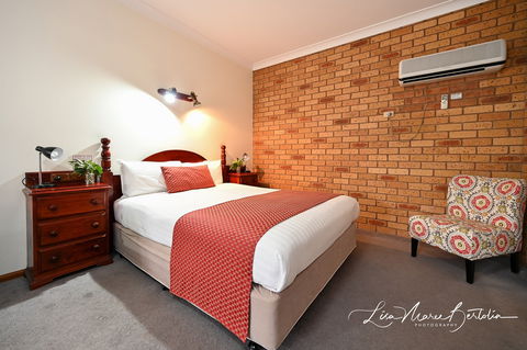 Narrandera Club Motor Inn - Darwin Holiday 1