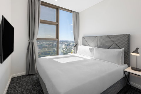 Meriton Suites George St - Darwin Holiday 1
