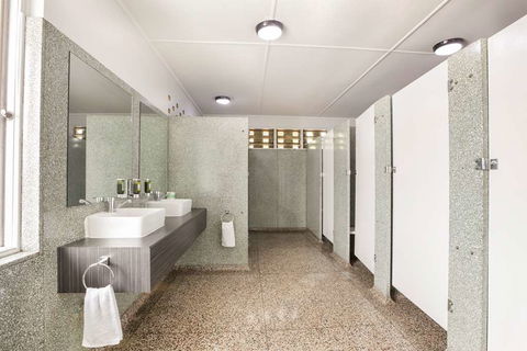 Camp Hill Hotel - Darwin Holiday 1