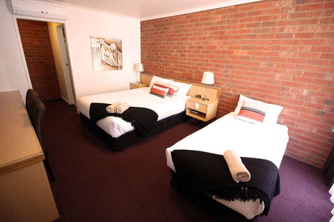 Pevensey Motor Lodge - Darwin Holiday 1