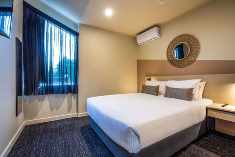 Nightcap at Manhattan Hotel - Darwin Holiday 4