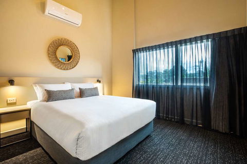 Nightcap at Manhattan Hotel - Darwin Holiday 6