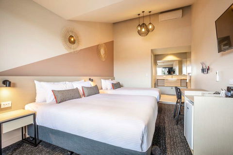 Nightcap at Manhattan Hotel - Darwin Holiday 9