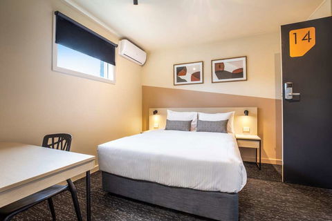 Nightcap at Manhattan Hotel - Darwin Holiday 12