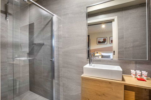 Nightcap at Manhattan Hotel - Darwin Holiday 13