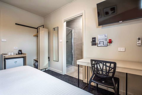 Nightcap at Manhattan Hotel - Darwin Holiday 14