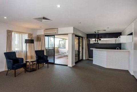 Mantra on Hay - Darwin Holiday 10