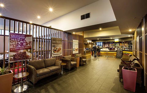 Nightcap At Keysborough Hotel - Darwin Holiday 1
