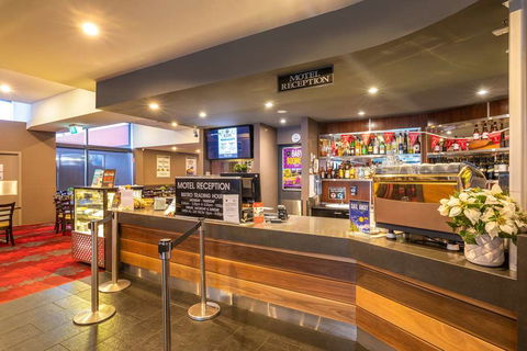 Nightcap At Keysborough Hotel - Darwin Holiday 2